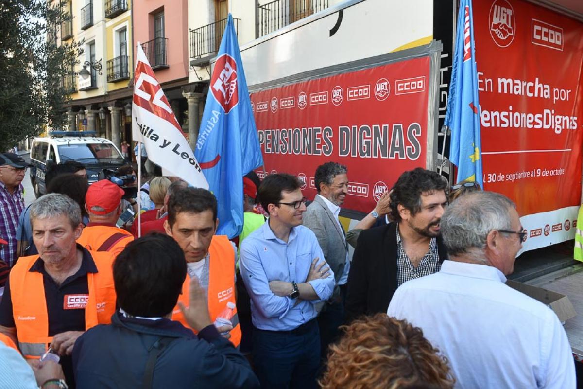 Representantes polticas en la Asamblea por las pensiones dignas en Valladolid