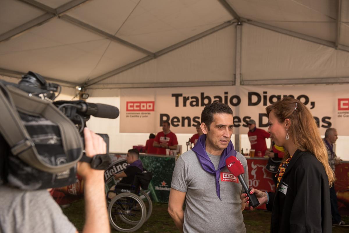 El secretario general de CCOO Castilla y Len, Vicente Andrs, atiende a los medios de comunicacin