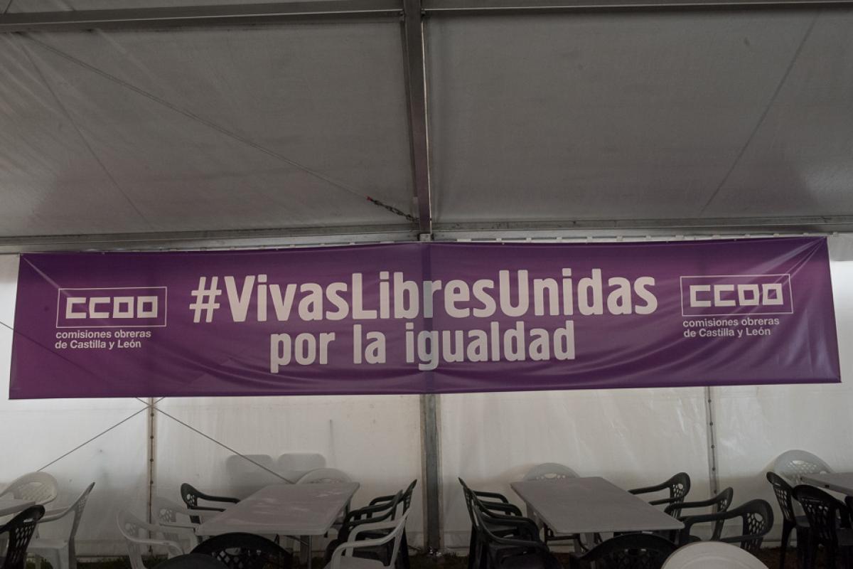 Pancarta por la igualdad entre hombres y mujeres en Villalar 2018