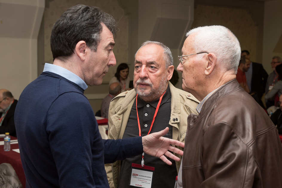 El secretario general de CCOO Castilla y Len saluda a dos invitados de excepcin, Julin Ariza y Juan Moreno