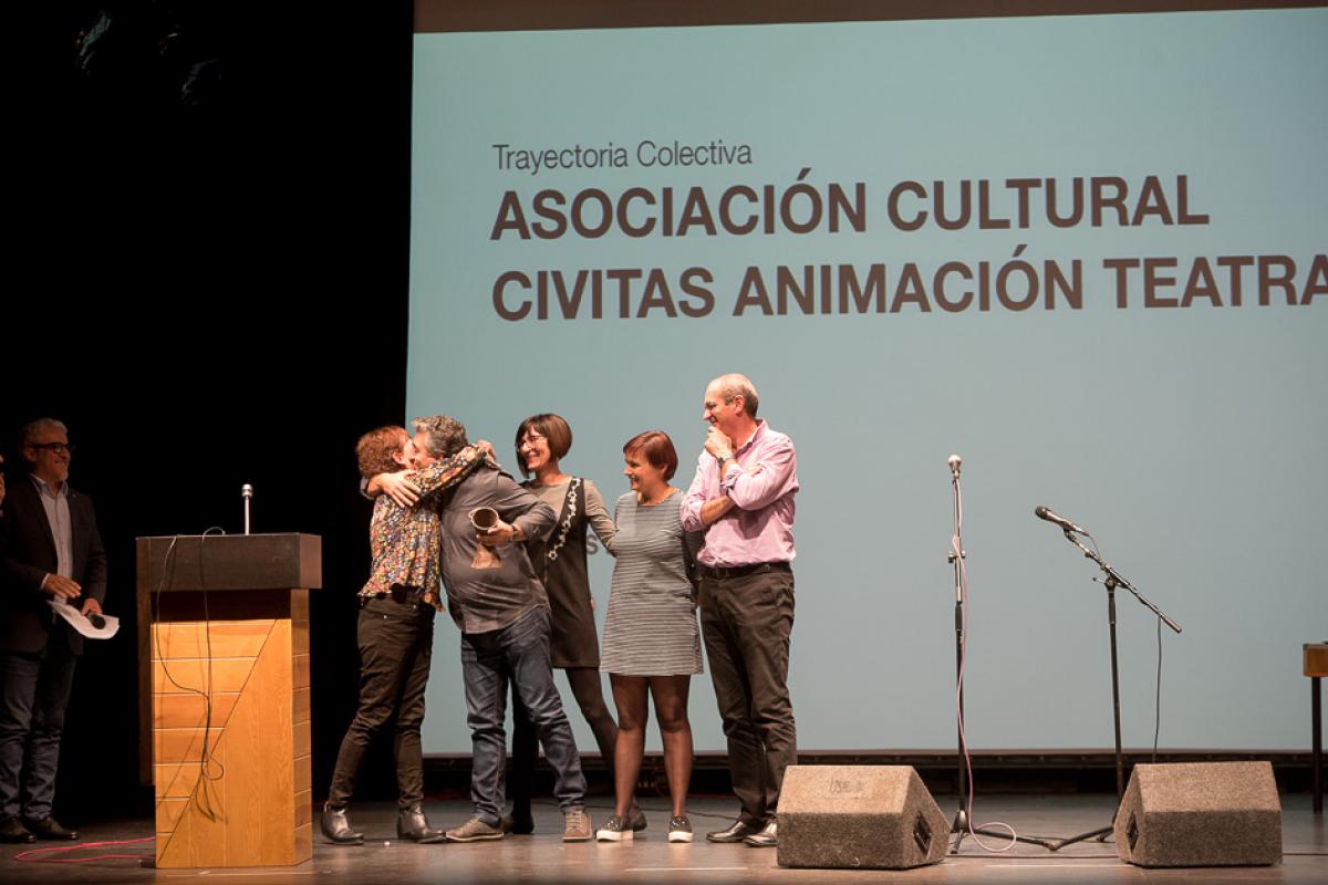 Entrega del Premio Dilogo en la Modalidad de trayectoria colectiva a la Asociacin Cultural Cvitas Animacin Teatral