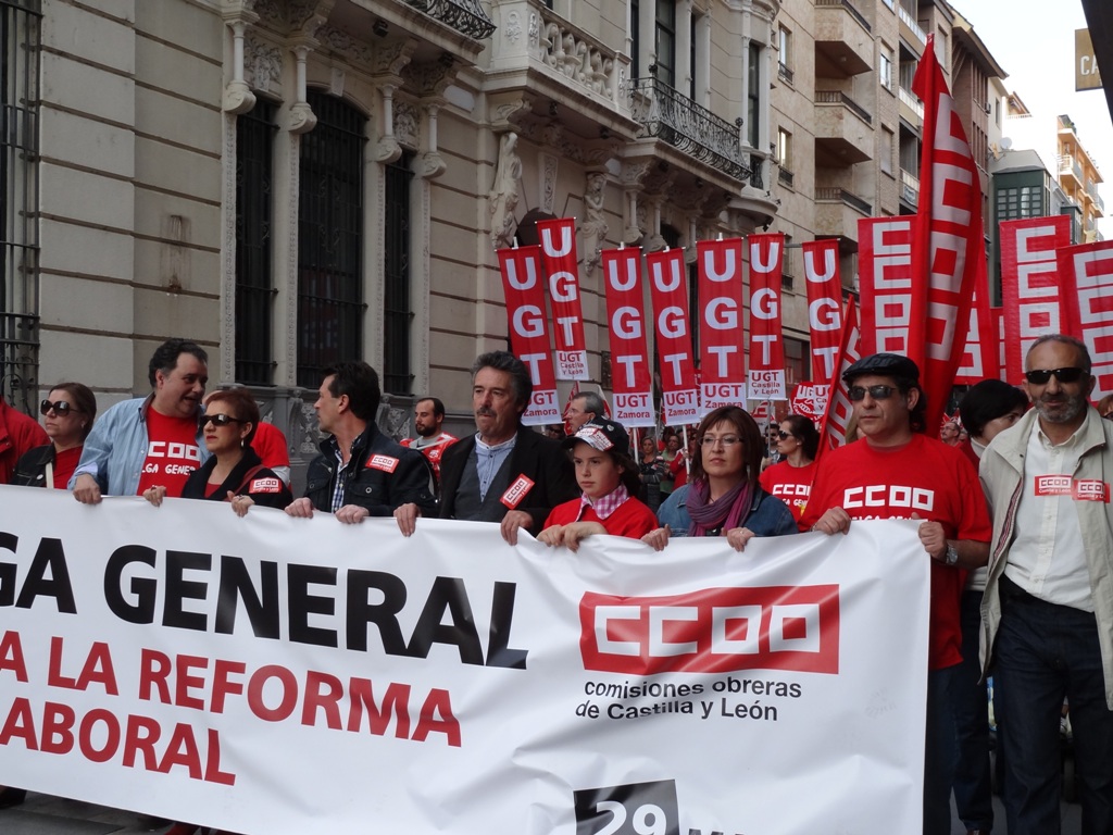 Una multitudinaria manifestación recorrió el centro de Zamora