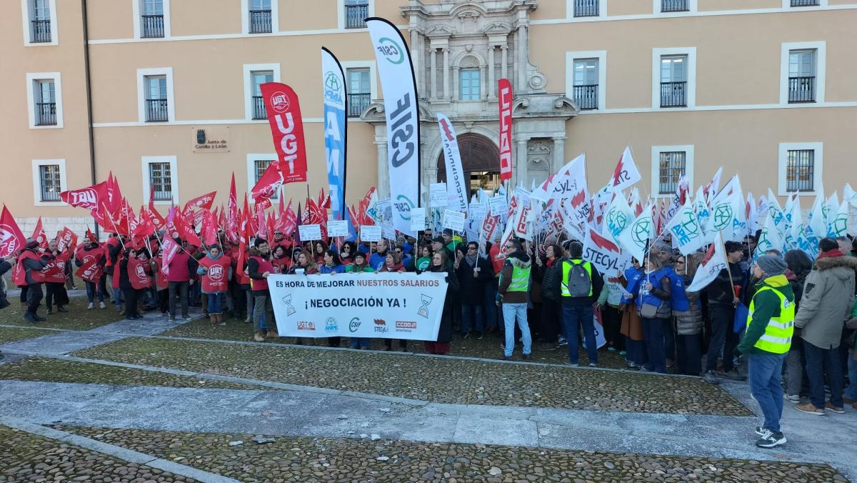 Fotos CCOO CyL concentracin puerta Consejera Educacin