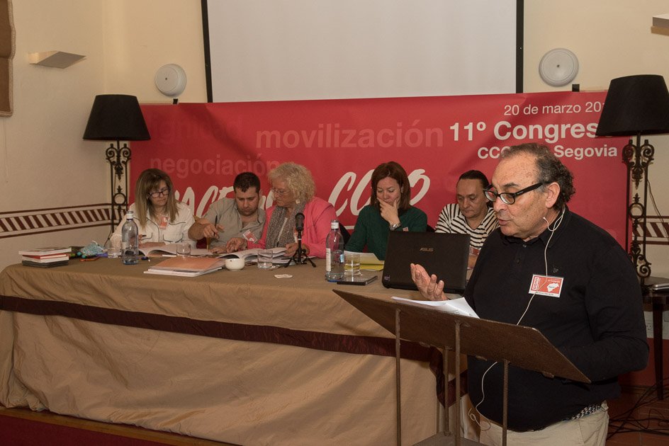 El secretario general saliente de CCOO Segovia, José Antonio López Murillo, habla al auditorio