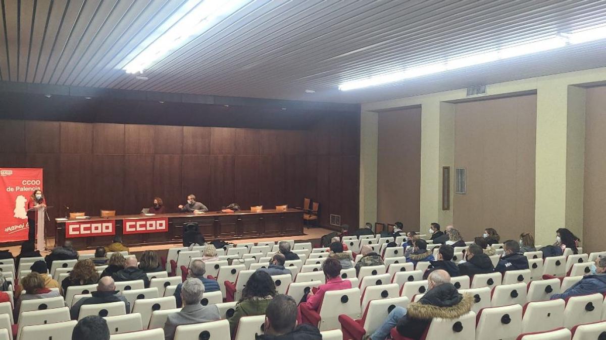 Público en la Asamblea de Palencia